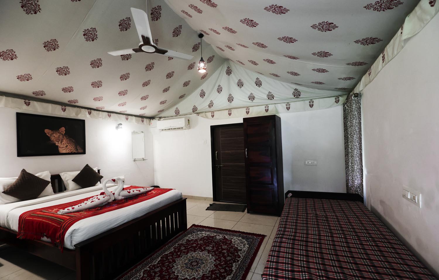 mvgroupjawai-uxury-tent-1